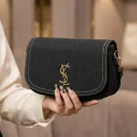 کیف دستی و دوشی مشکی طرح YSL مدل پاسپورتی