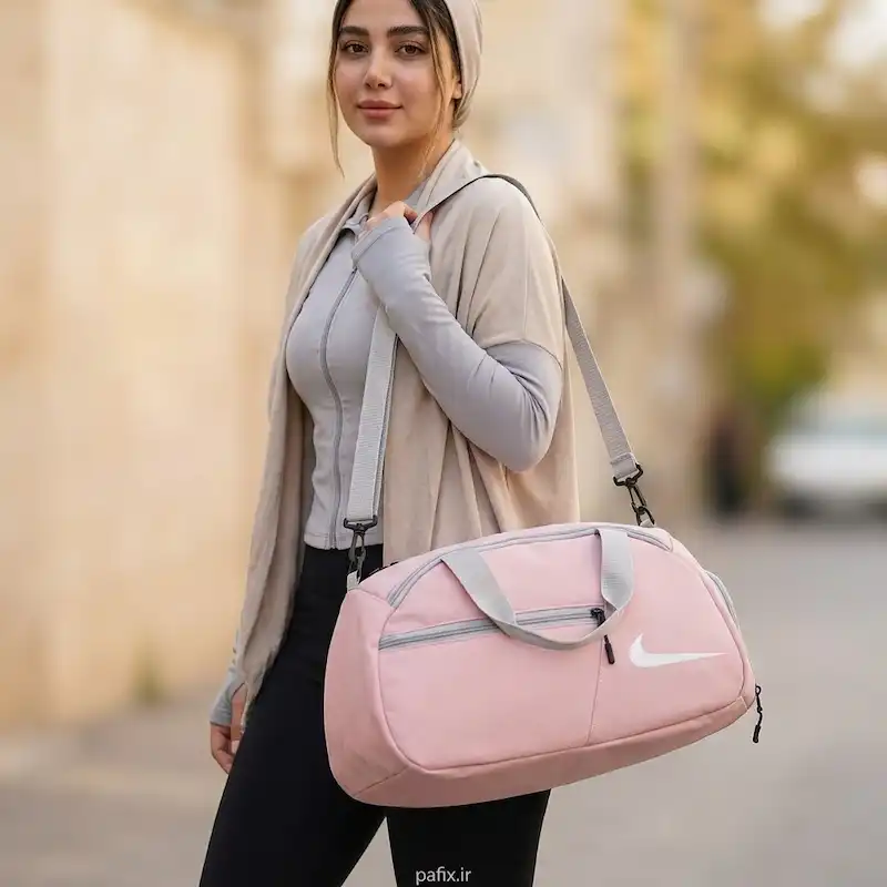 ساک ورزشی سه کاره مدل SN3 صورتی رنگ با نشان سفید نایک و جیب زیپ‌دار جلویی